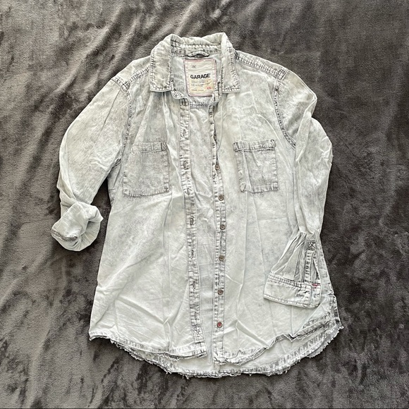Garage Light wash button down tunic size M - Picture 1 of 2